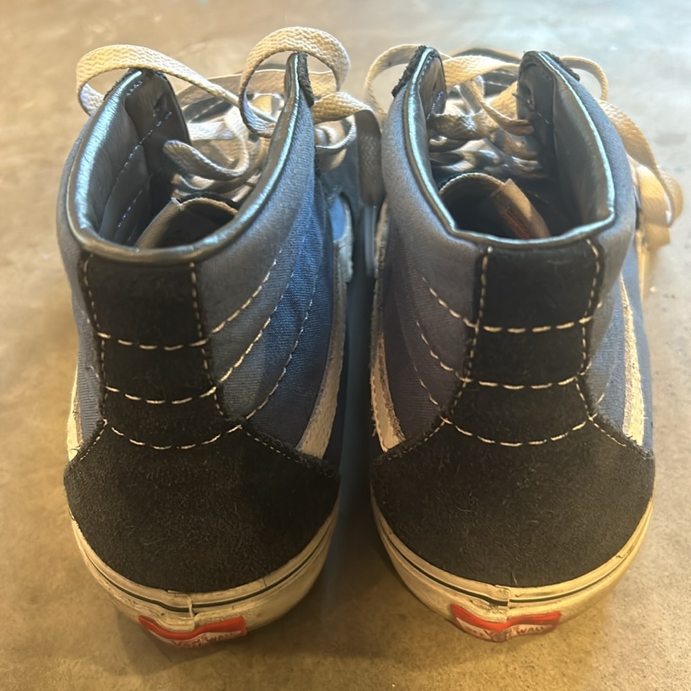 Vans - Picture 4 of 5